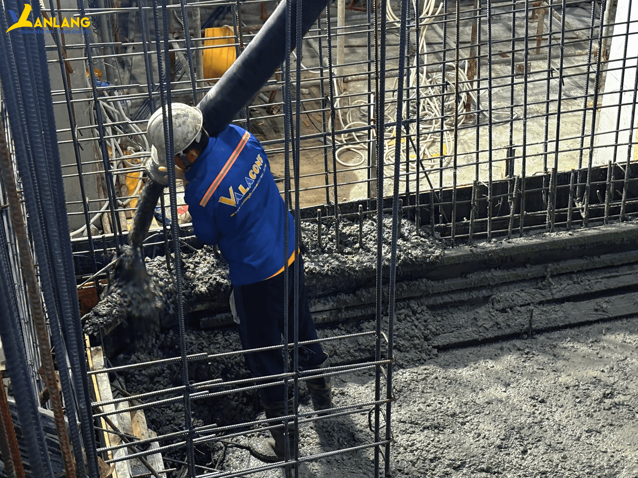 The total concrete volume for the B2 floor slab reached 3,530m³