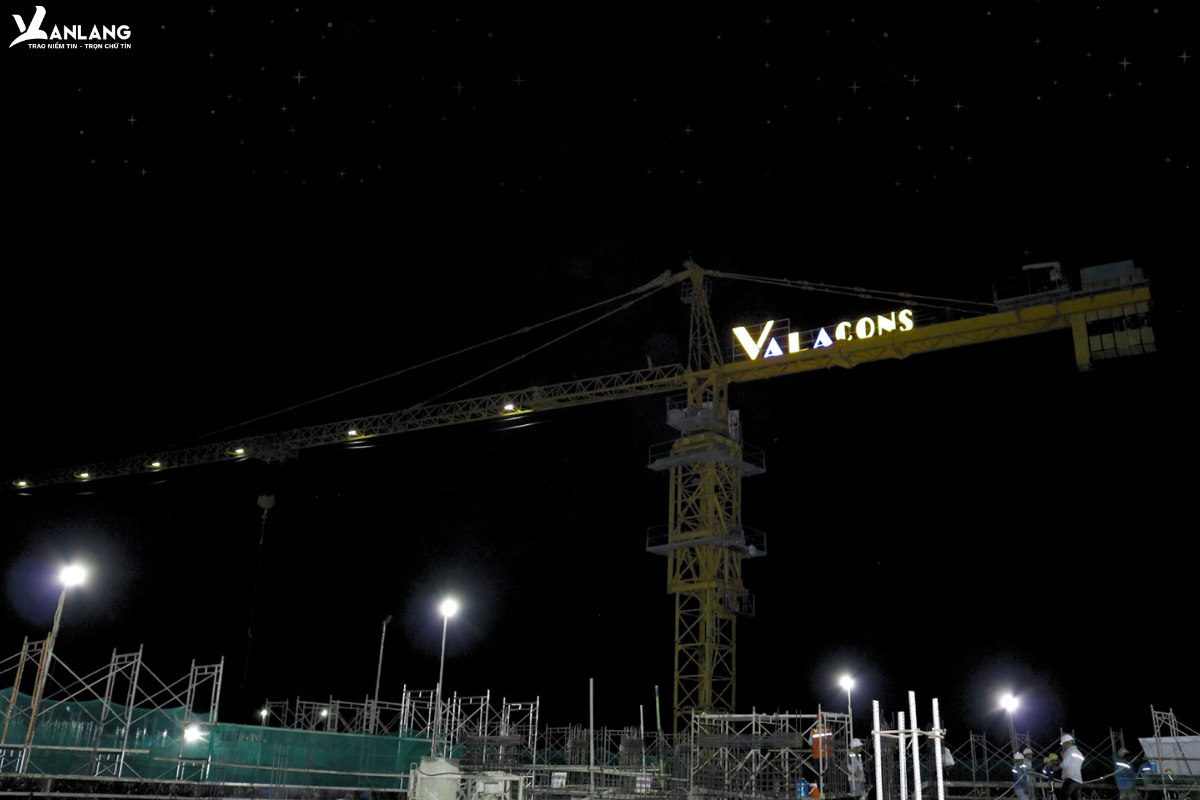 While the city falls into deep sleep, lights remain bright at the MK Central City social housing project site.