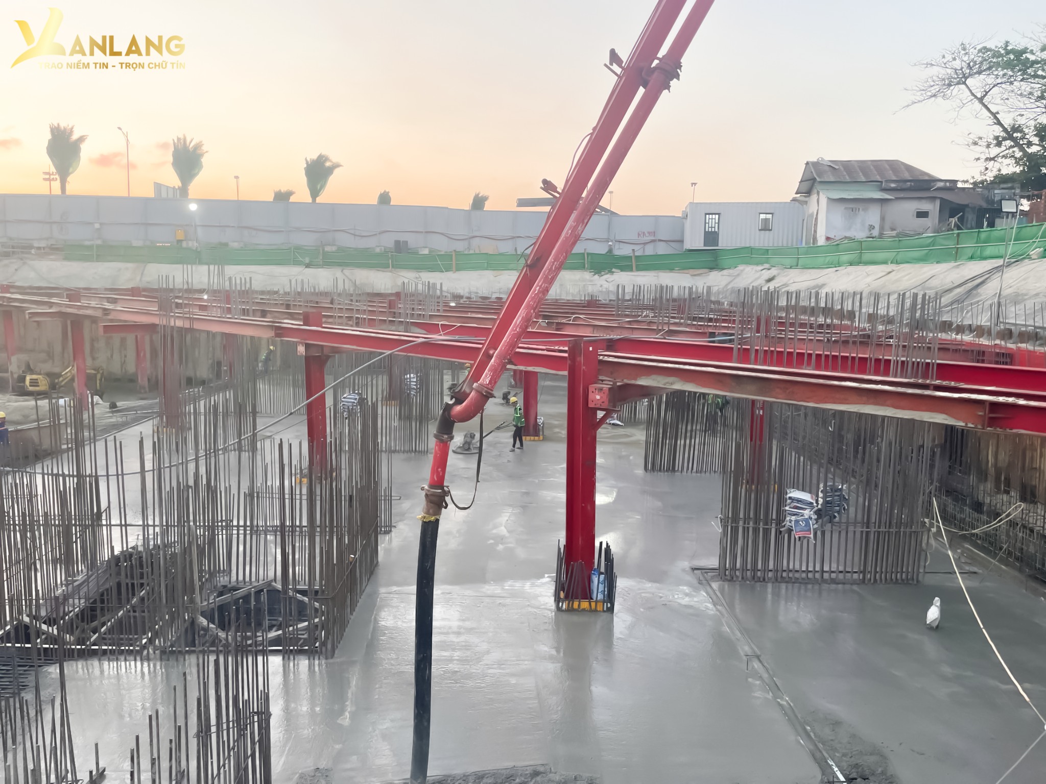Hạng mục được triển khai trên diện tích hơn 1.100 m² với tổng khối lượng bê tông lên đến 500 m³.