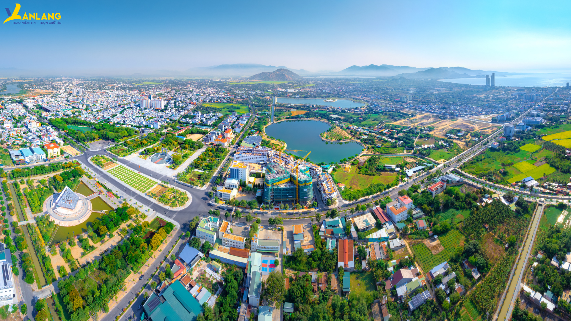 Giữa áp lực của ngành xây dựng, BCH dự án Tòa nhà hỗn hợp Hacom Mall vẫn giữ vững được nhịp độ thi công.