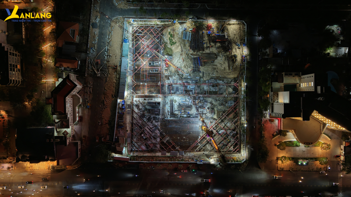 The urgent construction atmosphere at Zone 2, B1 Basement of the Bien Dong Hotel project on the night of May 17, 2026.