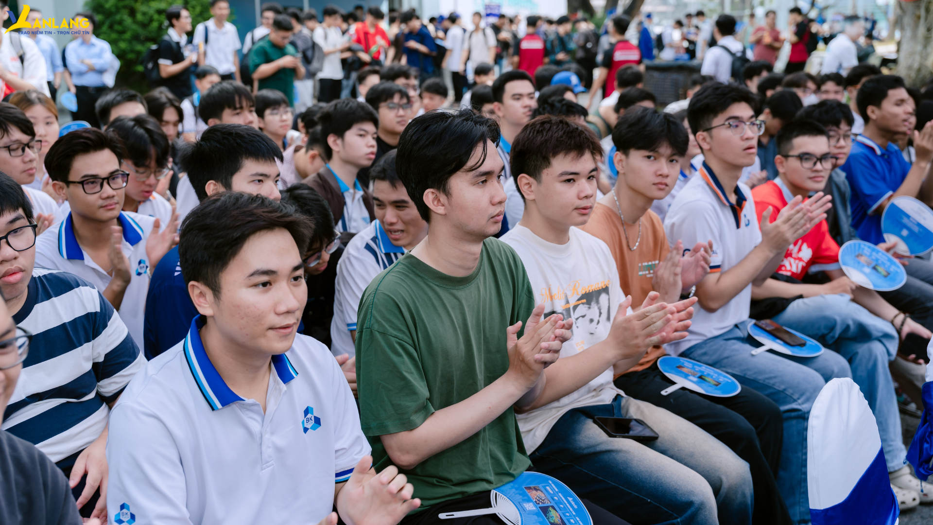 Điều khiến người khác tin tưởng bạn nằm ở khả năng giải quyết vấn đề khi công việc phát sinh sai sót, ở tinh thần trách nhiệm khi áp lực đè nặng và ở sự bền bỉ để đứng vững trong những giai đoạn khó khăn nhất.