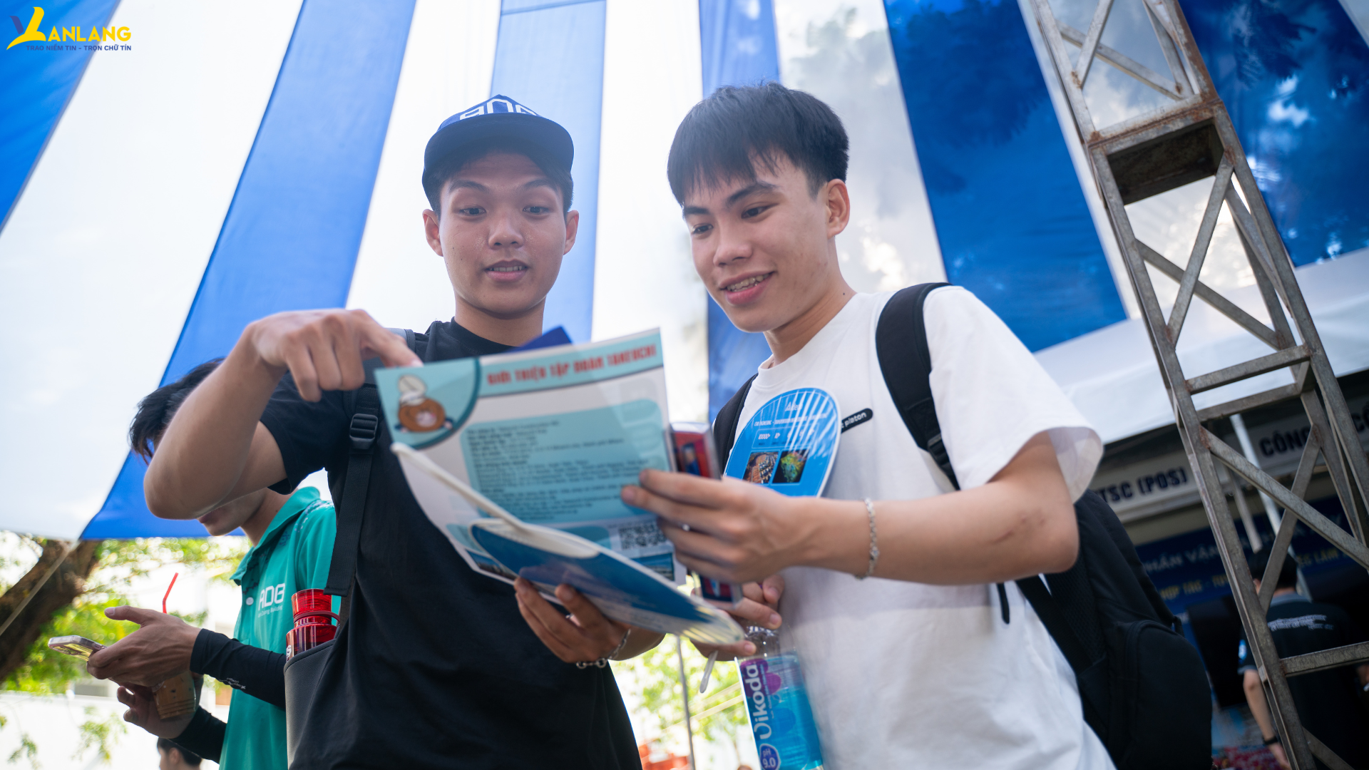 Những người trưởng thành nhanh nhất thường là những người biết lắng nghe, biết quan sát và không ngừng học hỏi từ những điều nhỏ nhất.