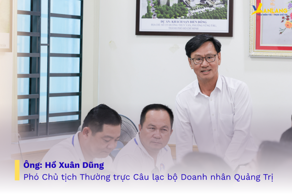 Ông Hồ Xuân Dũng – Phó Chủ tịch Thường trực CLB Doanh nhân Quảng Trị phát biểu tại buổi tham quan và trao đổi hợp tác tại văn phòng Công ty TNHH Văn Lang.