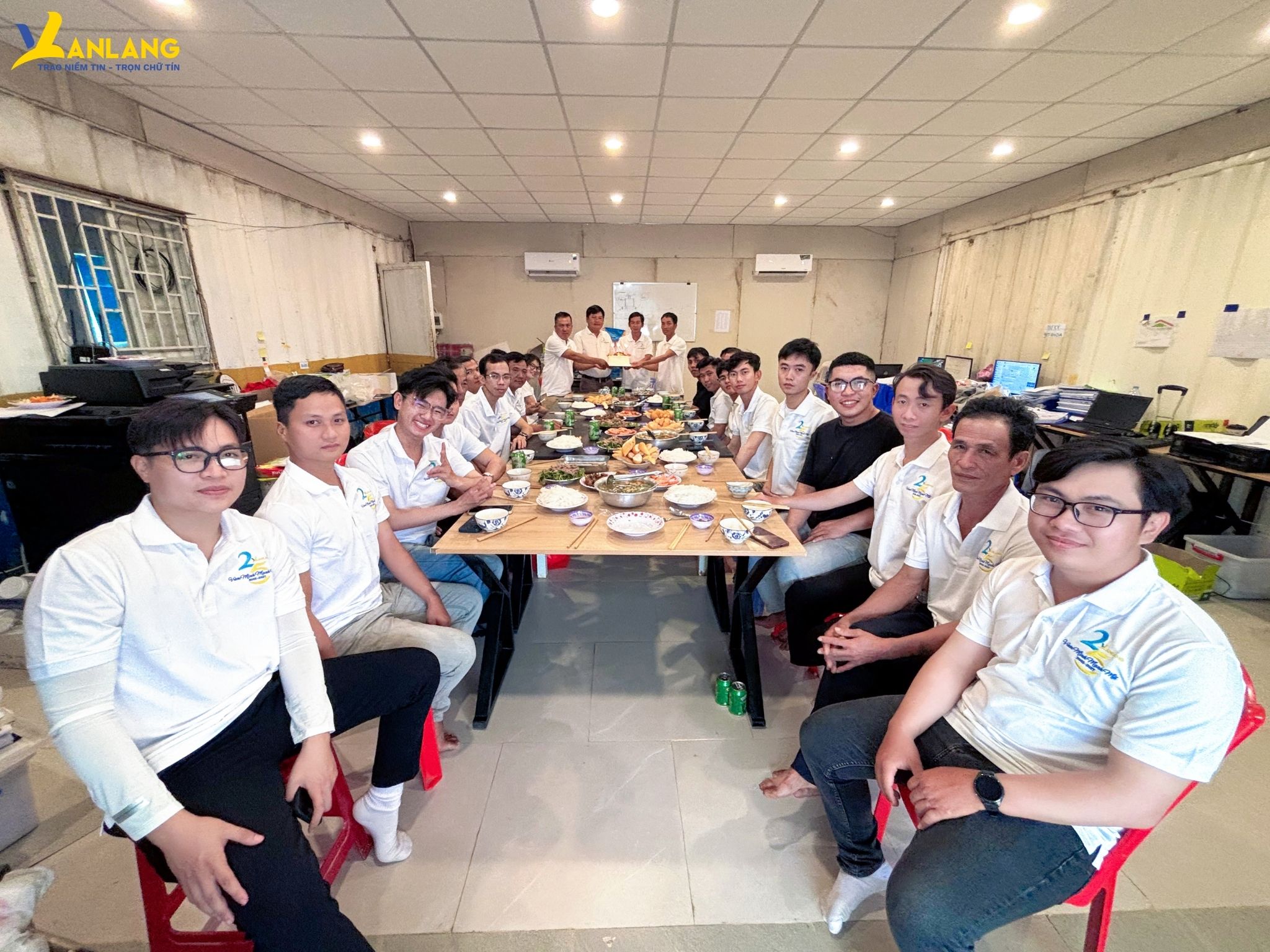 Công ty tổ chức chúc mừng sinh nhật CBNV Qúy III.